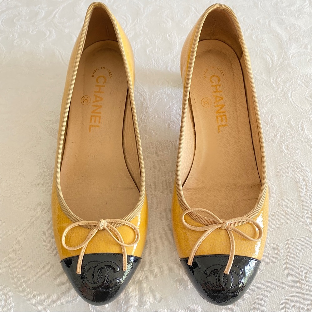 CHANEL Yellow & Black Patent Leather Cap Toe Ballet Flats